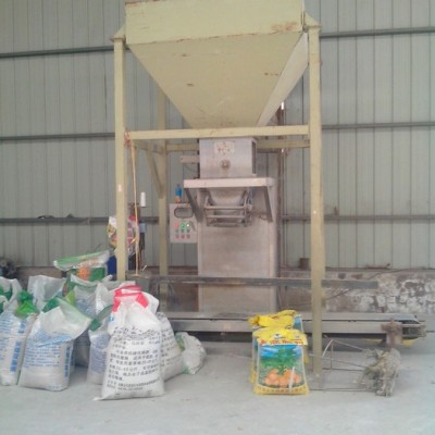 现货供应复合肥包装机  有机肥复合肥包装机  鑫瑞恒机械