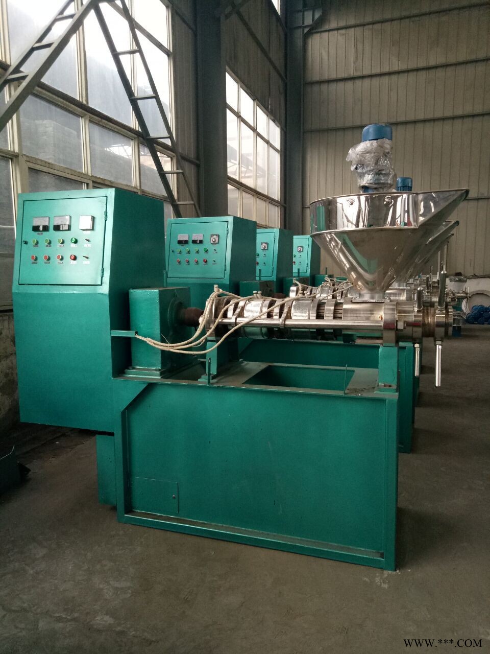 黑龙江大豆榨油机设备生产厂家黄豆榨油机多少钱一套