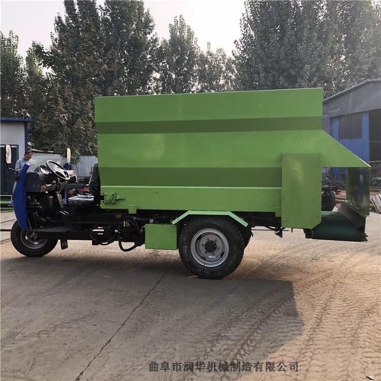 香洲新式撒草车 全自动三轮撒草车 润丰机械化喂牛设备