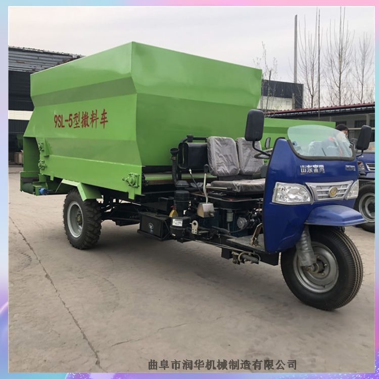 香洲新式撒草车 全自动三轮撒草车 润丰机械化喂牛设备